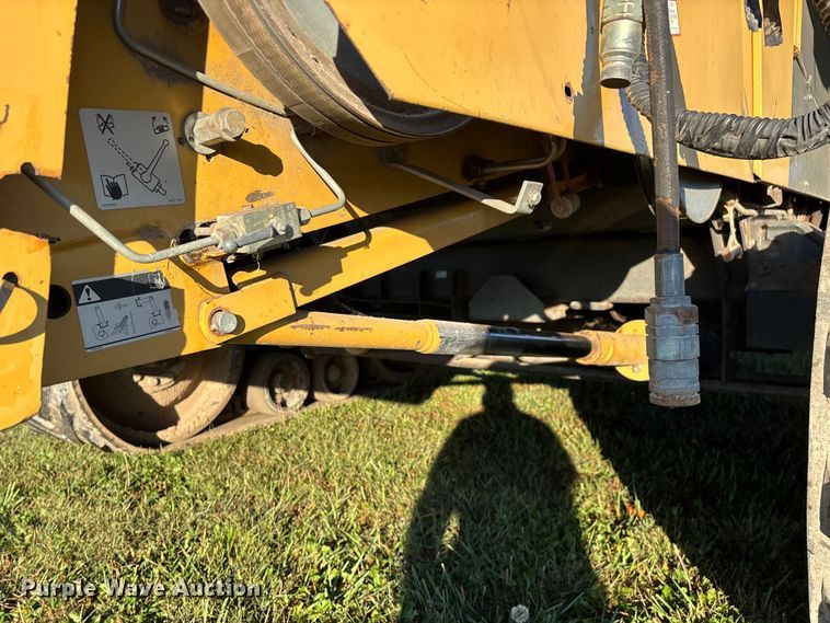 image for item ED2302 1999 Caterpillar Lexion 465 RWA combine