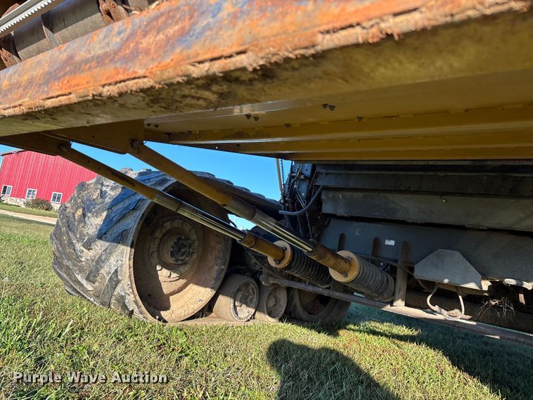 image for item ED2302 1999 Caterpillar Lexion 465 RWA combine