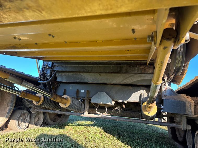 image for item ED2302 1999 Caterpillar Lexion 465 RWA combine