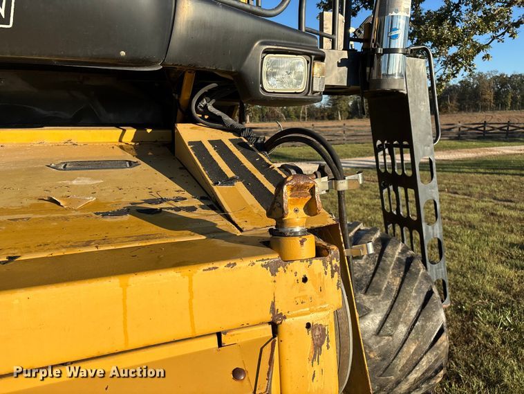 image for item ED2302 1999 Caterpillar Lexion 465 RWA combine