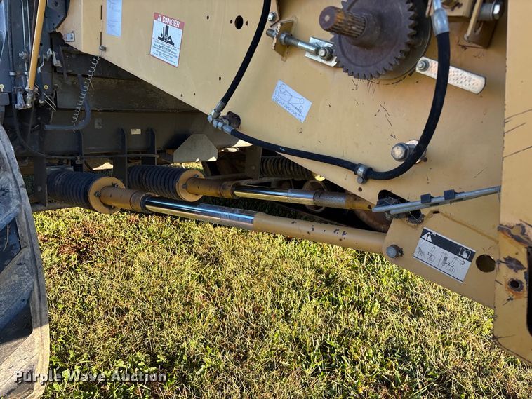 image for item ED2302 1999 Caterpillar Lexion 465 RWA combine