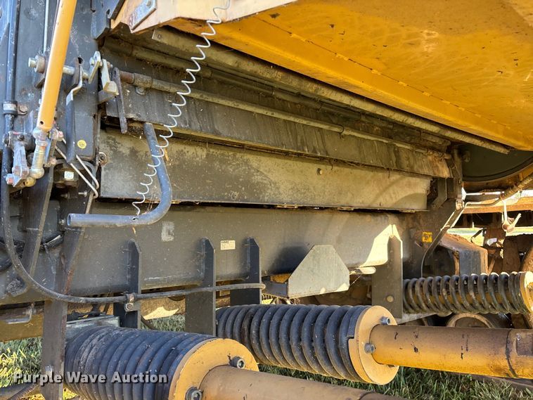 image for item ED2302 1999 Caterpillar Lexion 465 RWA combine