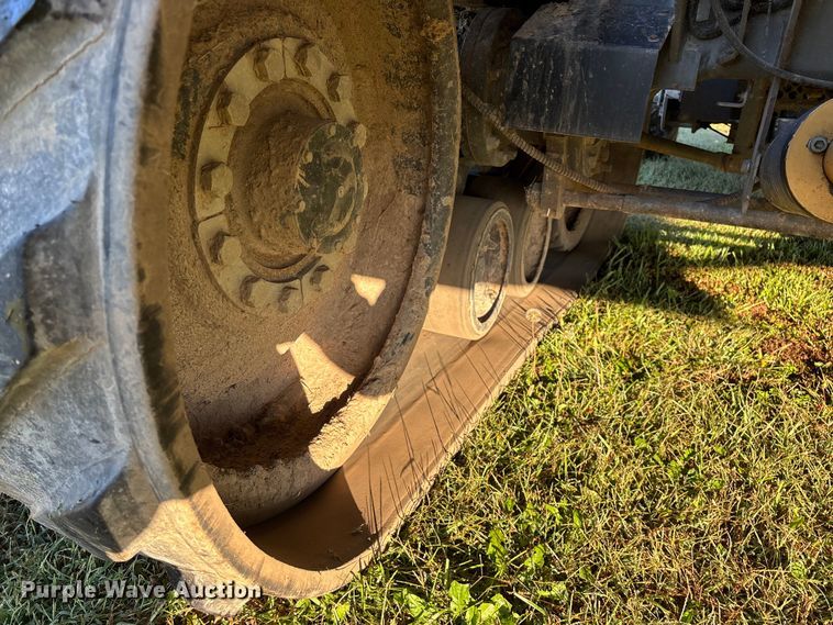 image for item ED2302 1999 Caterpillar Lexion 465 RWA combine