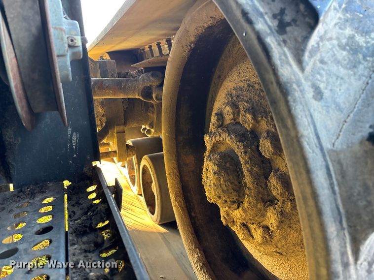 image for item ED2302 1999 Caterpillar Lexion 465 RWA combine