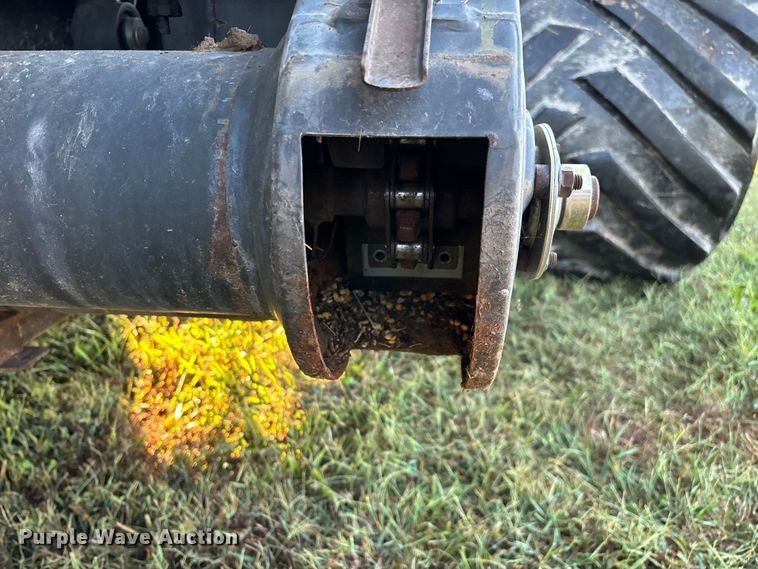 image for item ED2302 1999 Caterpillar Lexion 465 RWA combine