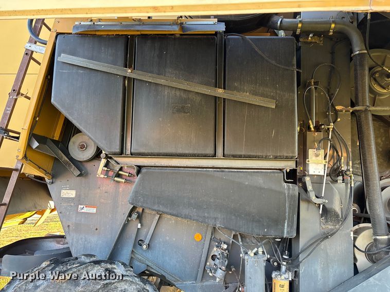 image for item ED2302 1999 Caterpillar Lexion 465 RWA combine