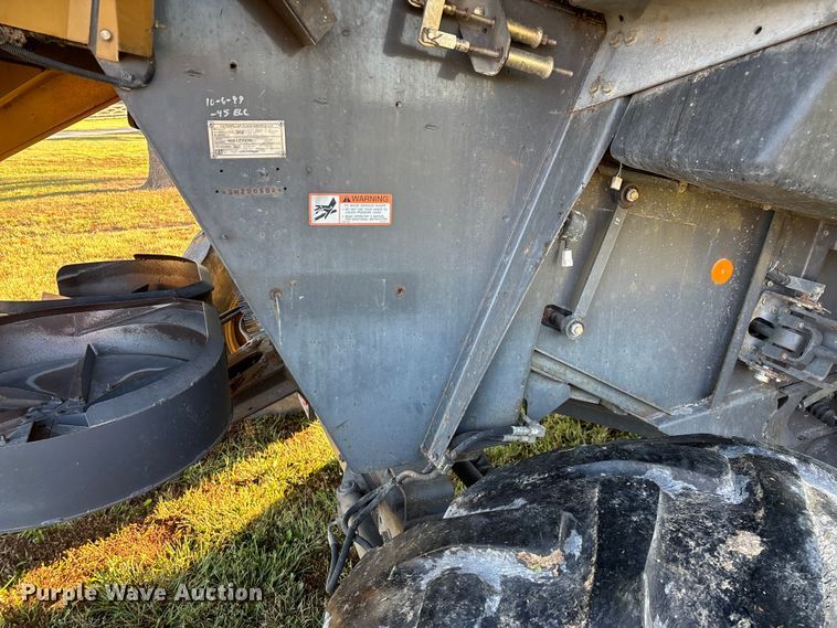 image for item ED2302 1999 Caterpillar Lexion 465 RWA combine