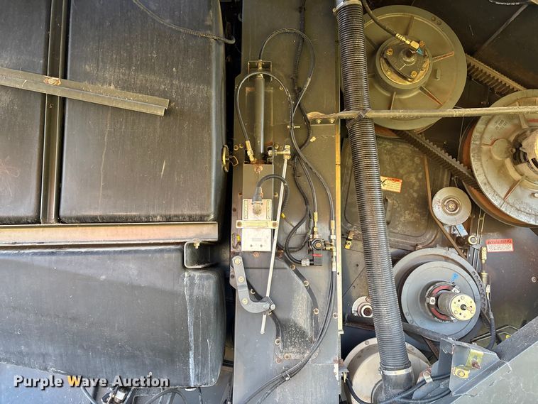 image for item ED2302 1999 Caterpillar Lexion 465 RWA combine