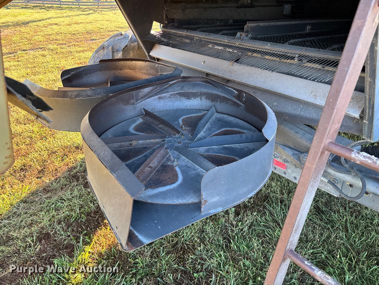 image for item ED2302 1999 Caterpillar Lexion 465 RWA combine