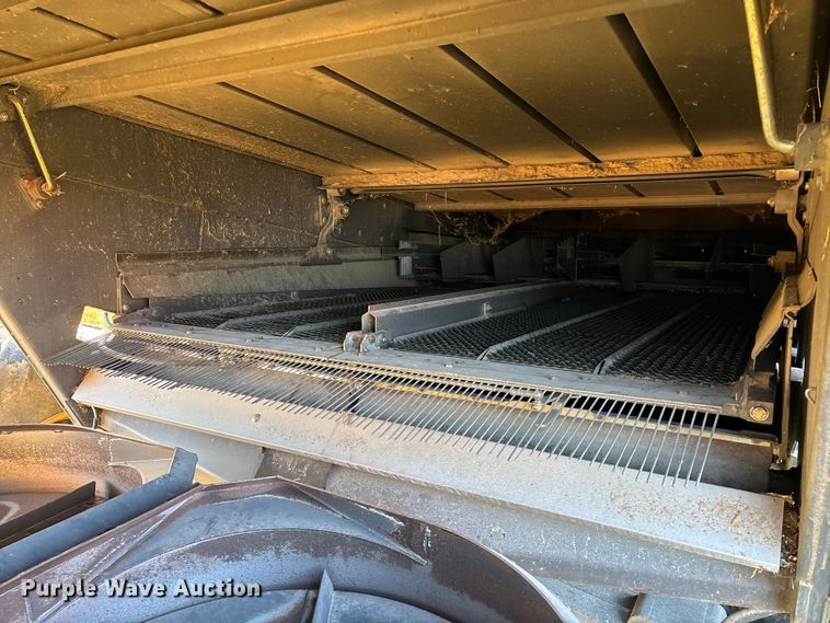 image for item ED2302 1999 Caterpillar Lexion 465 RWA combine