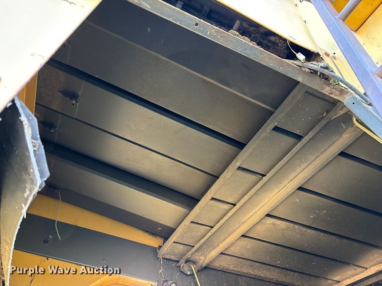 image for item ED2302 1999 Caterpillar Lexion 465 RWA combine