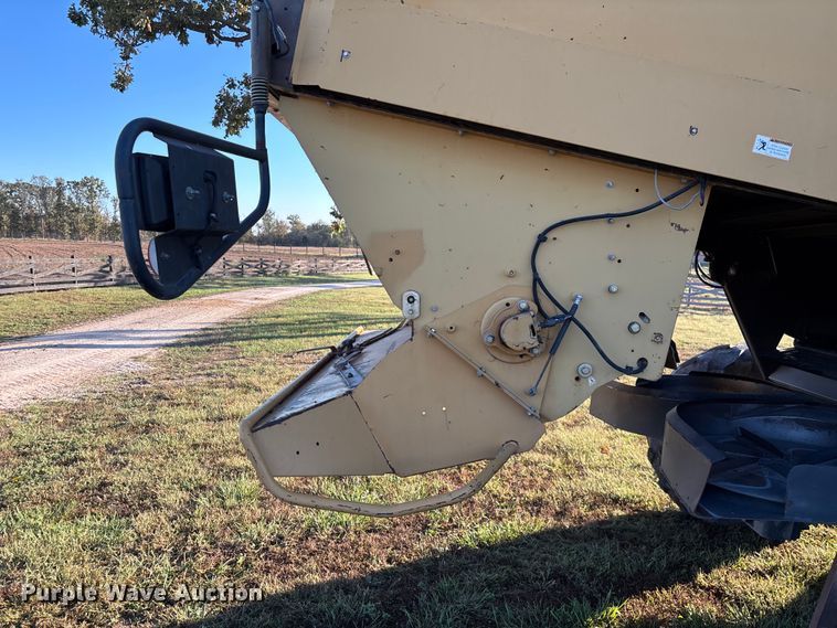 image for item ED2302 1999 Caterpillar Lexion 465 RWA combine