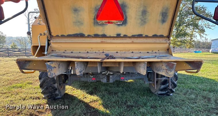 image for item ED2302 1999 Caterpillar Lexion 465 RWA combine