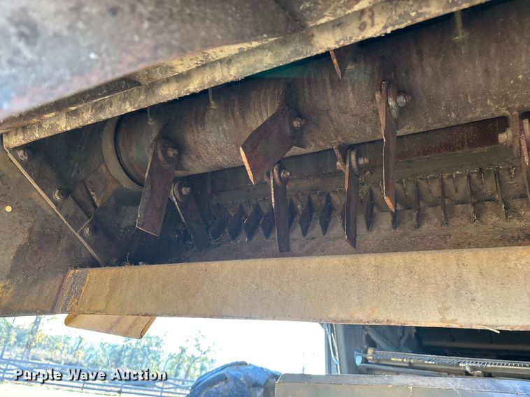 image for item ED2302 1999 Caterpillar Lexion 465 RWA combine