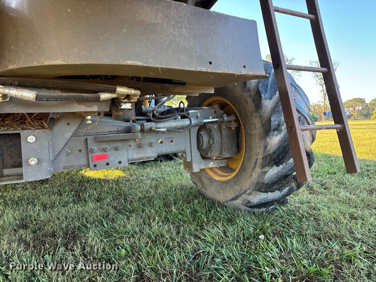 image for item ED2302 1999 Caterpillar Lexion 465 RWA combine