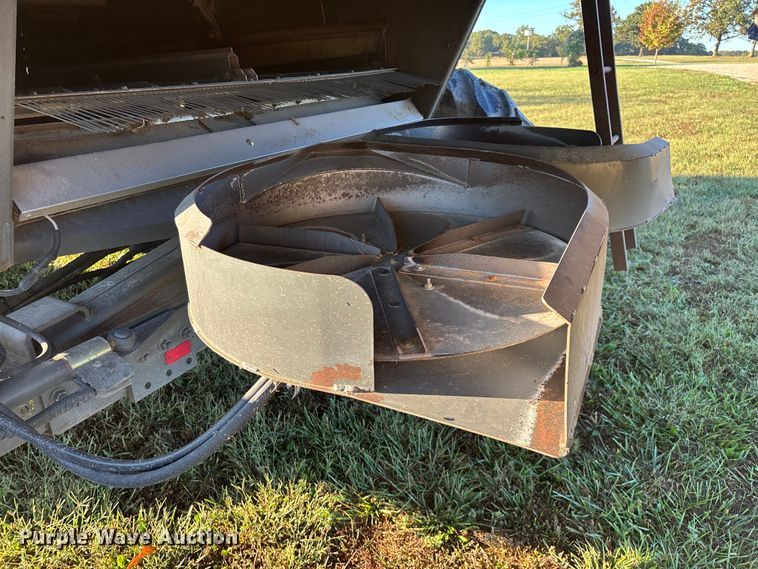 image for item ED2302 1999 Caterpillar Lexion 465 RWA combine