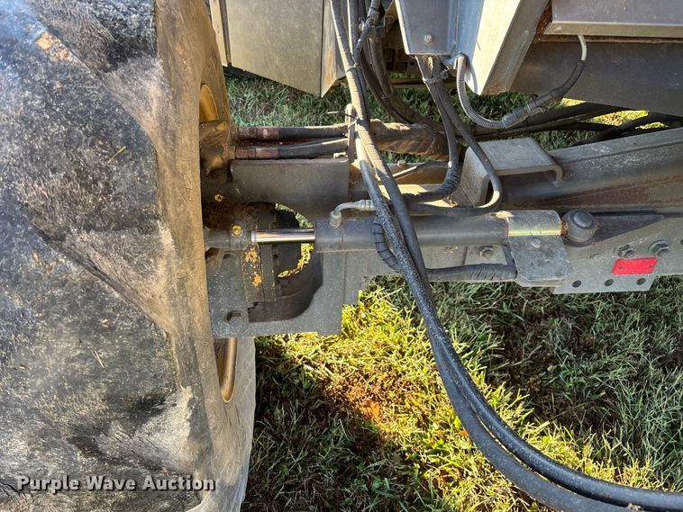 image for item ED2302 1999 Caterpillar Lexion 465 RWA combine