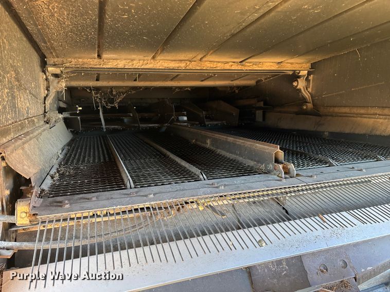 image for item ED2302 1999 Caterpillar Lexion 465 RWA combine