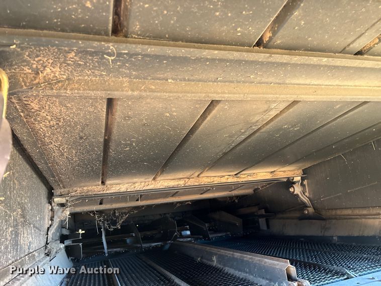 image for item ED2302 1999 Caterpillar Lexion 465 RWA combine