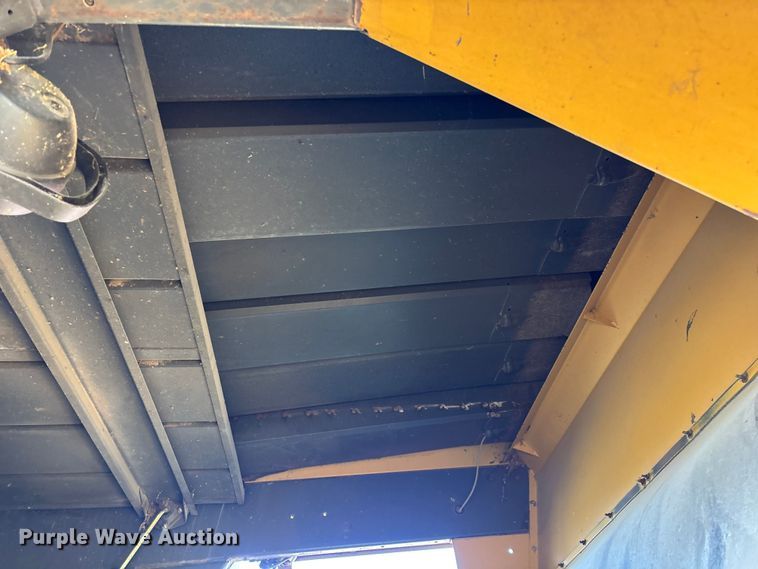 image for item ED2302 1999 Caterpillar Lexion 465 RWA combine