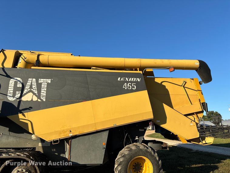 image for item ED2302 1999 Caterpillar Lexion 465 RWA combine