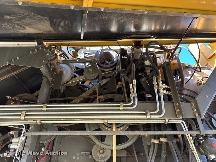 image for item ED2302 1999 Caterpillar Lexion 465 RWA combine