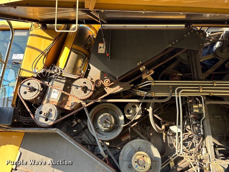 image for item ED2302 1999 Caterpillar Lexion 465 RWA combine