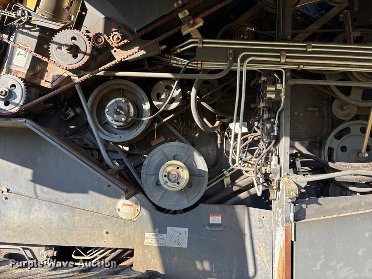 image for item ED2302 1999 Caterpillar Lexion 465 RWA combine