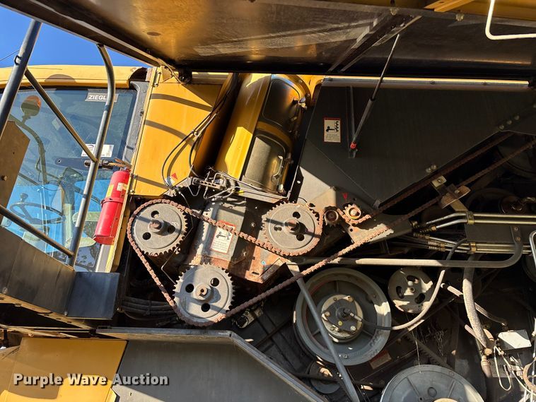 image for item ED2302 1999 Caterpillar Lexion 465 RWA combine