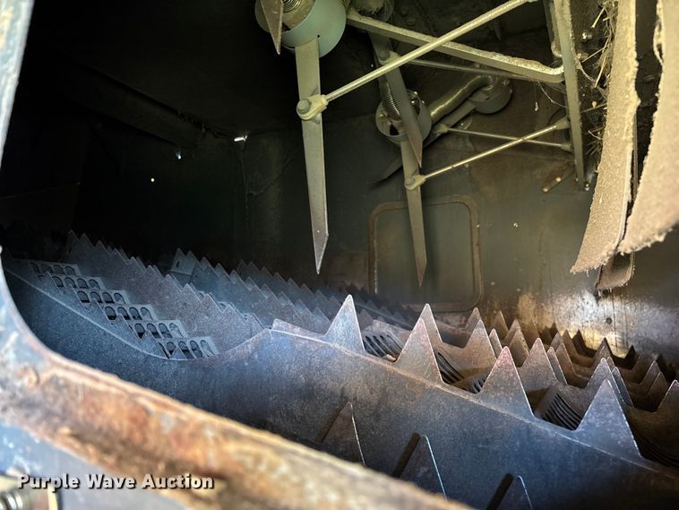 image for item ED2302 1999 Caterpillar Lexion 465 RWA combine