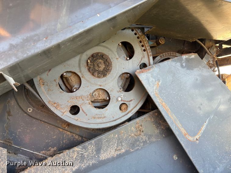 image for item ED2302 1999 Caterpillar Lexion 465 RWA combine