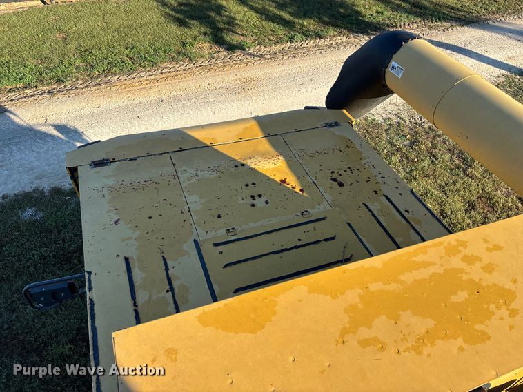 image for item ED2302 1999 Caterpillar Lexion 465 RWA combine