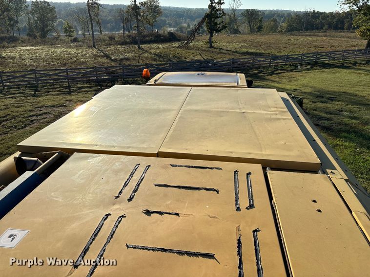 image for item ED2302 1999 Caterpillar Lexion 465 RWA combine