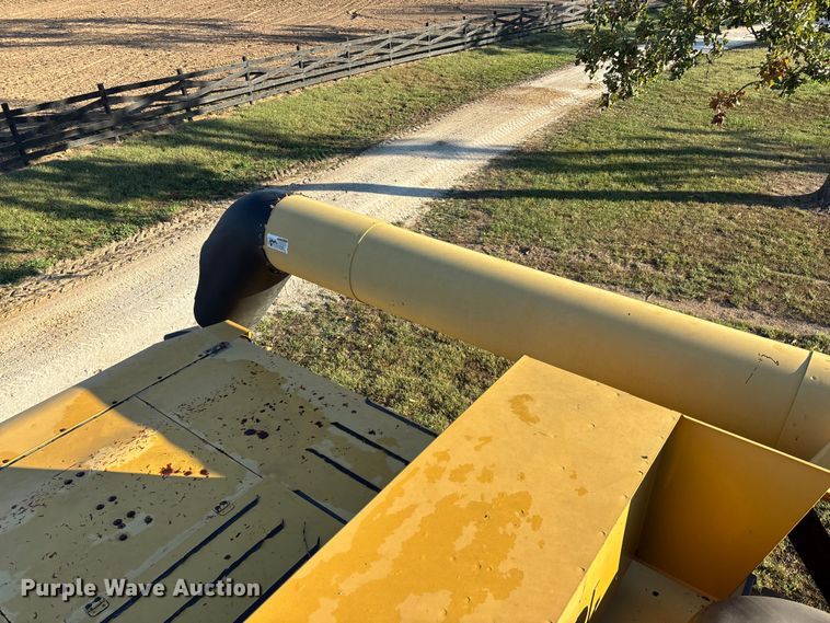 image for item ED2302 1999 Caterpillar Lexion 465 RWA combine