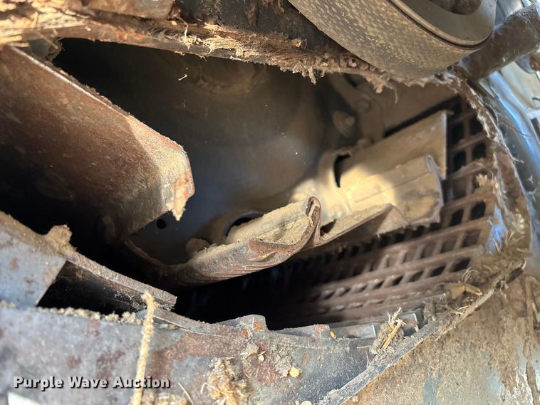 image for item ED2302 1999 Caterpillar Lexion 465 RWA combine