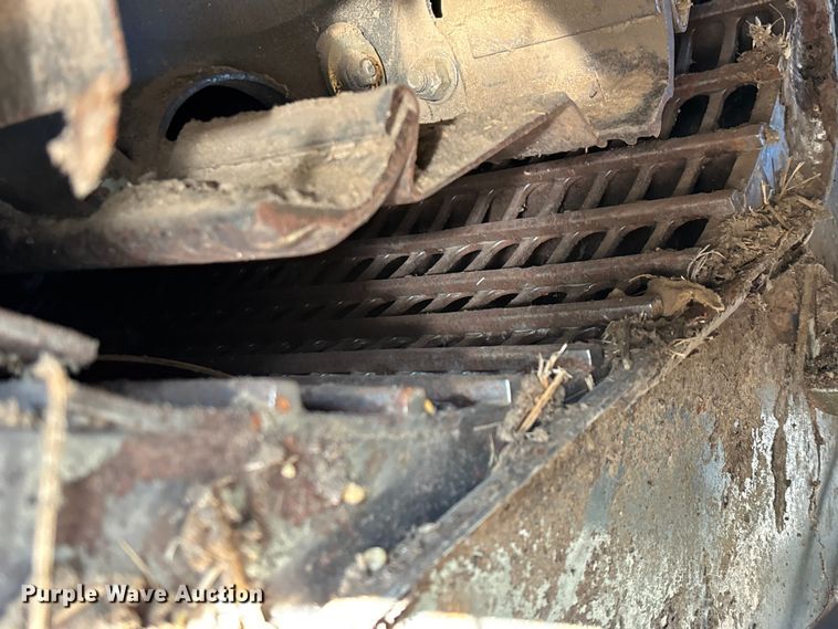 image for item ED2302 1999 Caterpillar Lexion 465 RWA combine