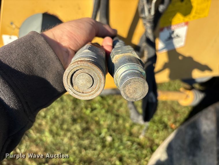 image for item ED2302 1999 Caterpillar Lexion 465 RWA combine