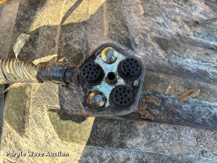 image for item ED2302 1999 Caterpillar Lexion 465 RWA combine