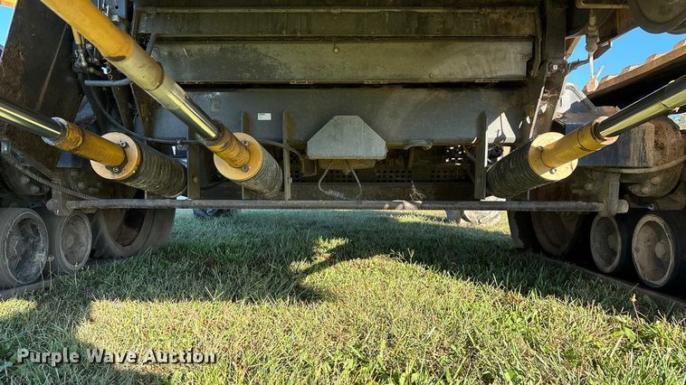 image for item ED2302 1999 Caterpillar Lexion 465 RWA combine