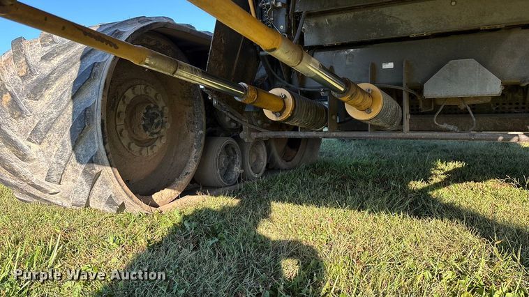 image for item ED2302 1999 Caterpillar Lexion 465 RWA combine