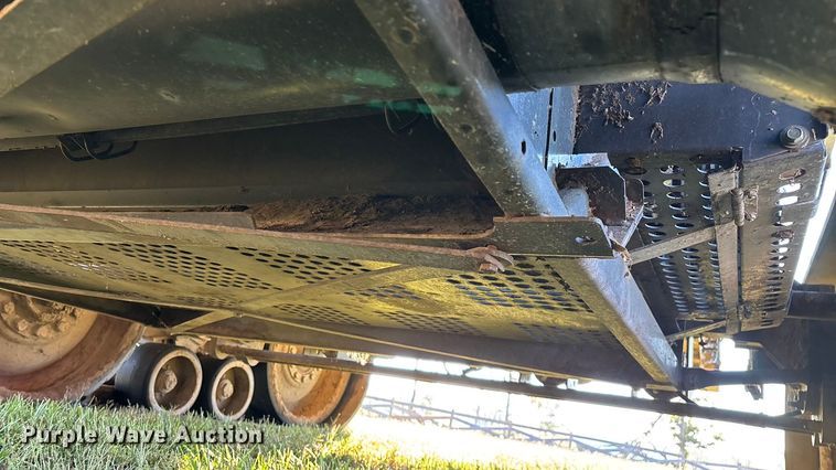 image for item ED2302 1999 Caterpillar Lexion 465 RWA combine