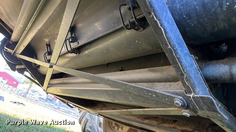 image for item ED2302 1999 Caterpillar Lexion 465 RWA combine