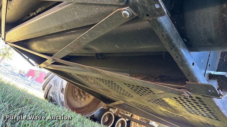 image for item ED2302 1999 Caterpillar Lexion 465 RWA combine