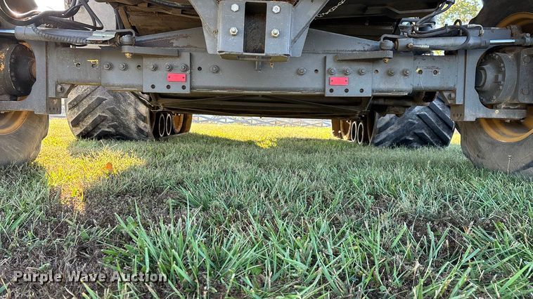 image for item ED2302 1999 Caterpillar Lexion 465 RWA combine