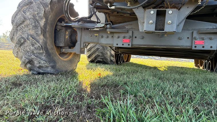 image for item ED2302 1999 Caterpillar Lexion 465 RWA combine