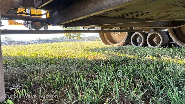 image for item ED2302 1999 Caterpillar Lexion 465 RWA combine