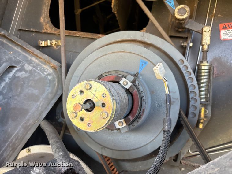 image for item ED2302 1999 Caterpillar Lexion 465 RWA combine