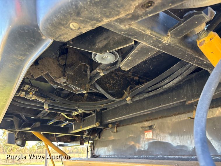 image for item ED2302 1999 Caterpillar Lexion 465 RWA combine