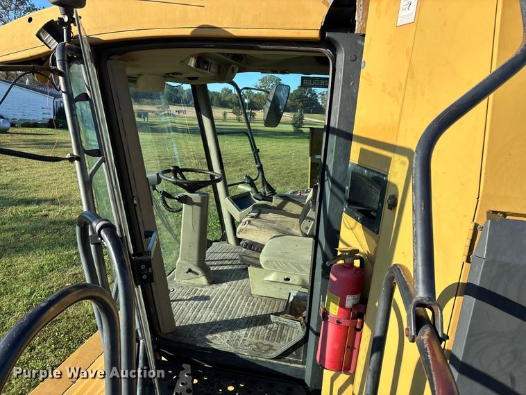 image for item ED2302 1999 Caterpillar Lexion 465 RWA combine