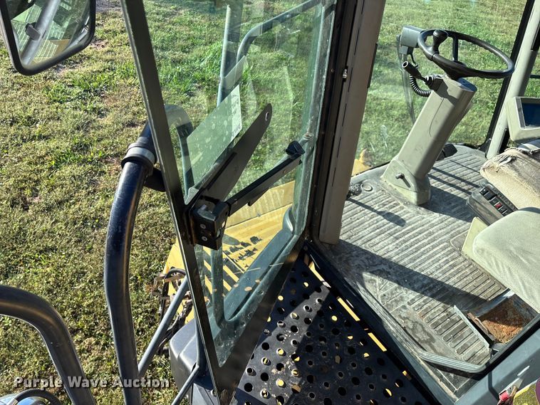 image for item ED2302 1999 Caterpillar Lexion 465 RWA combine